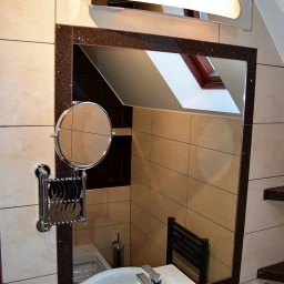 Quartz brown and cream Bathroom 