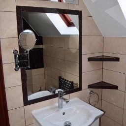 Quartz brown and cream Bathroom 